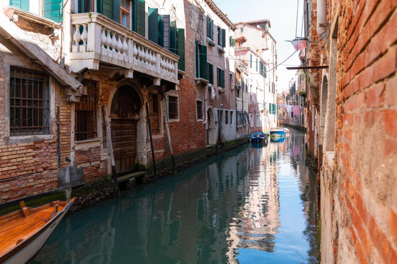 Casa Al Ponte Scudi - 4 Windows On The Canal เวนิส ภายนอก รูปภาพ