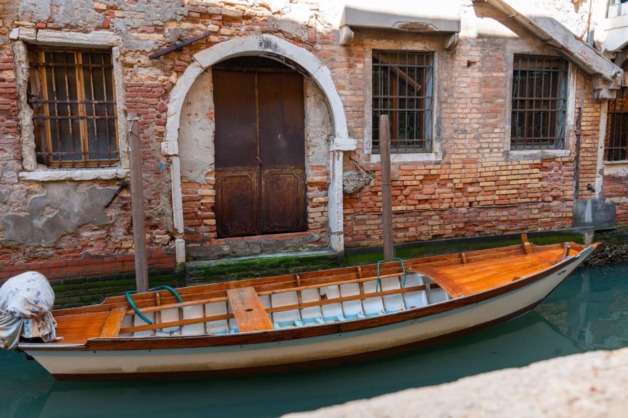 Casa Al Ponte Scudi - 4 Windows On The Canal เวนิส ภายนอก รูปภาพ